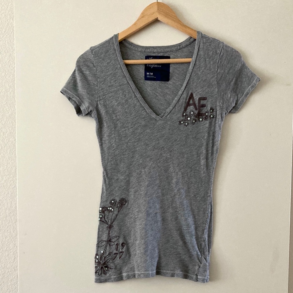American Eagle Gray V-Neck Shirt - Size Medium